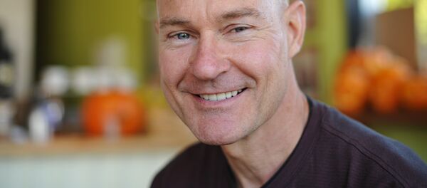 Un hombre calvo - Sputnik Mundo