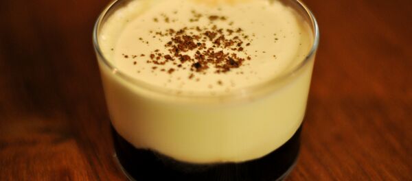 Un vaso con Ruso Blanco - Sputnik Mundo