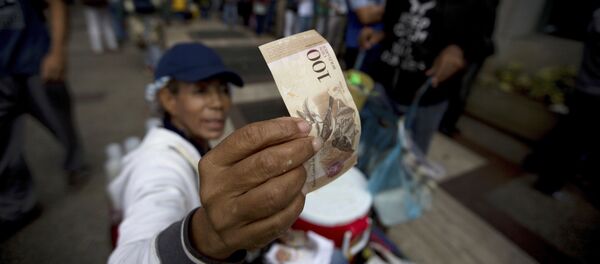 Billete venezolano de cien bolívares - Sputnik Mundo