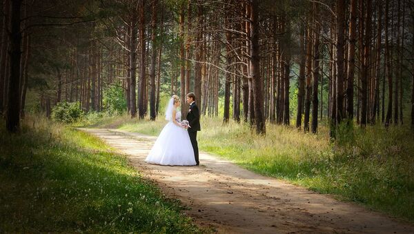 Pareja en su boda - Sputnik Mundo