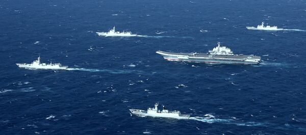 China's Liaoning aircraft carrier with accompanying fleet conducts a drill in an area of South China Sea - Sputnik Mundo