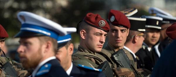 Soldados y policías franceses - Sputnik Mundo