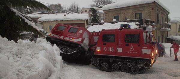 Las primeras imágenes del hotel sepultado por una avalancha en Italia - Sputnik Mundo