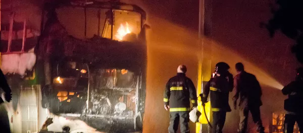 Los autobuses incendiados Los autobuses incendiados - Sputnik Mundo