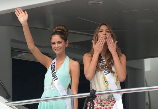 Las jóvenes más hermosas del planeta disfrutan de un paseo en yate - Sputnik Mundo