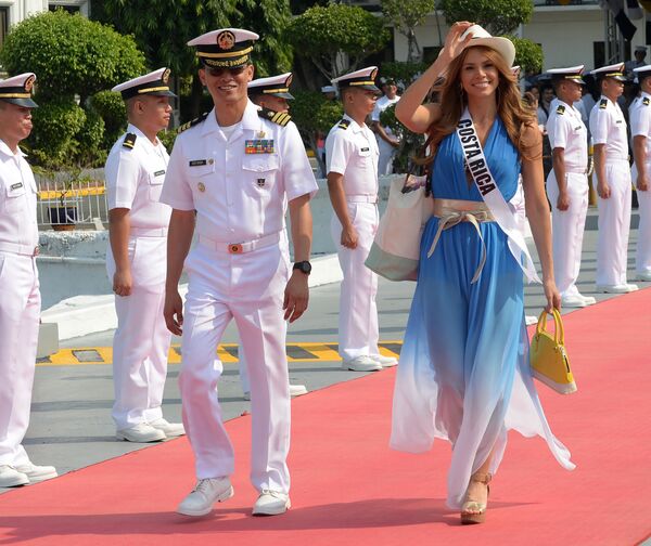 Las jóvenes más hermosas del planeta disfrutan de un paseo en yate - Sputnik Mundo