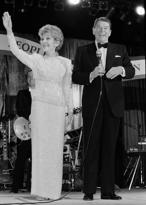 Clase y elegancia: los vestidos de las primeras damas de EEUU - Sputnik Mundo