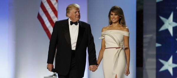 U.S. President Donald Trump and first lady Melania Trump arrive at the Inauguration Freedom Ball in Washington, U.S., January 20, 2017.  - Sputnik Mundo