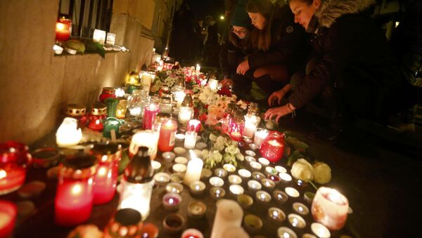 Homenaje a las víctimas del accidente de tráfico ocurrido en la autopista A4 en San Martino Buono Albergo, cerca de Verona - Sputnik Mundo