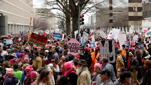 La Marcha de las Mujeres: cientos de activistas marchan contra Donald Trump - Sputnik Mundo