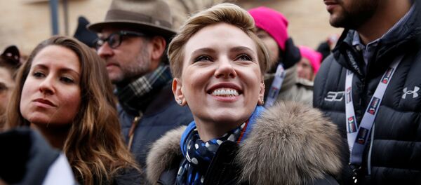 La actriz Scarlett Johansson durante la Marcha de las Mujeres en Washington - Sputnik Mundo
