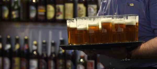 Beer is presented at the opening day of the Gruene Woche (Green Week) agricultural fair in Berlin on January 15, 2016 - Sputnik Mundo