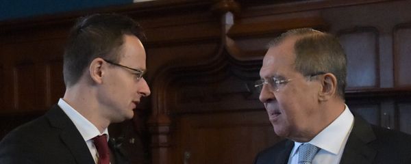 Serguéi Lavrov, canciller de Rusia, durante la reunión con su homólogo húngaro, Péter Szijjarto - Sputnik Mundo