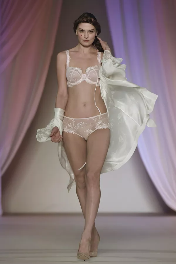 Desfile de ropa interior en París Desfile de ropa interior en París - Sputnik Mundo