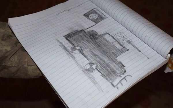 Dibujos de los niños educados por Daesh en Mosul Dibujos de los niños educados por Daesh en Mosul - Sputnik Mundo