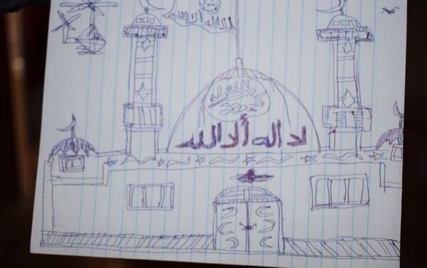 Dibujos de los niños educados por Daesh en Mosul Dibujos de los niños educados por Daesh en Mosul - Sputnik Mundo