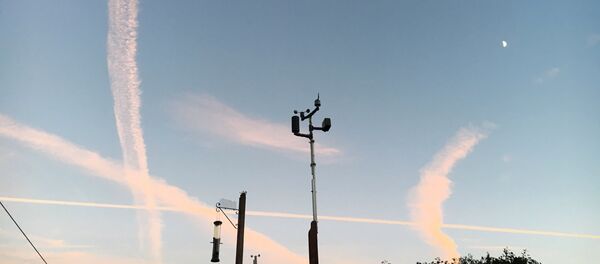 Plane trails - Sputnik Mundo