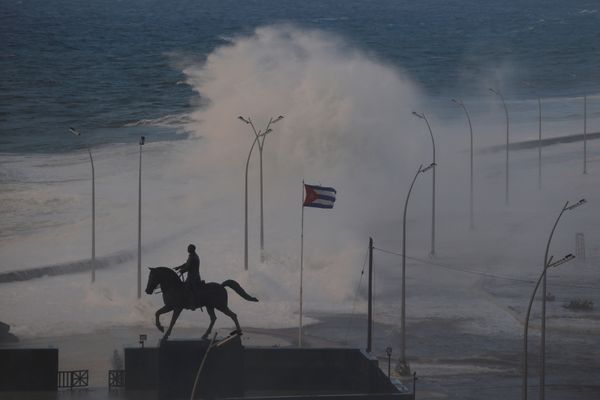 Fuerza mayor contra la capital cubana: inundación en La Habana - Sputnik Mundo