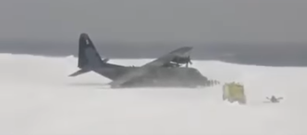 El aterrizaje forzoso de un avión de la Fuerza Aérea de Brasil perturba las redes El aterrizaje forzoso de un avión de la Fuerza Aérea de Brasil perturba las redes - Sputnik Mundo