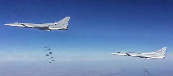 Bombarderos estratégicos rusos atacan posiciones de Daesh - Sputnik Mundo