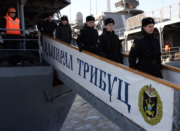 Vladivostok da la bienvenida a los buques de combate de la Flota del Pacífico de Rusia - Sputnik Mundo