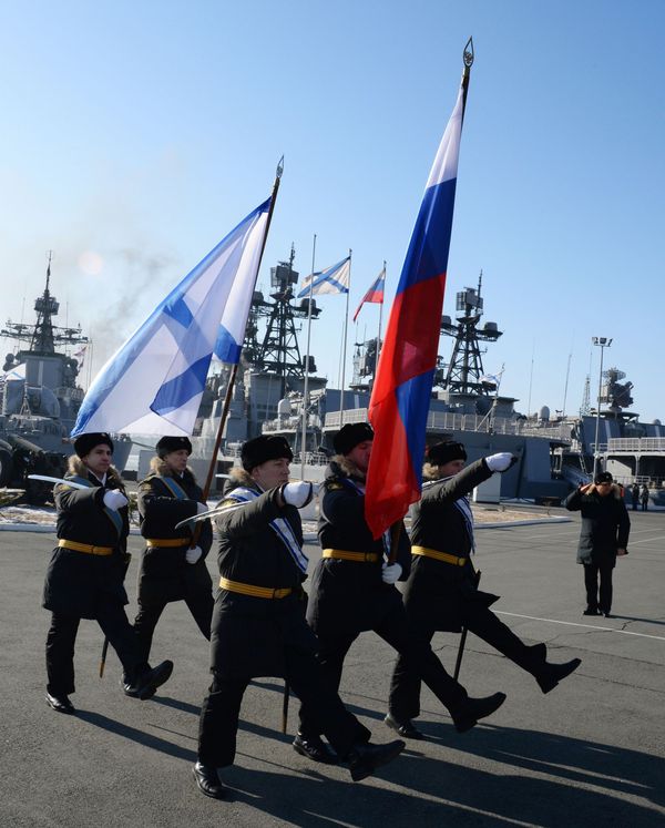 Vladivostok da la bienvenida a los buques de combate de la Flota del Pacífico de Rusia - Sputnik Mundo
