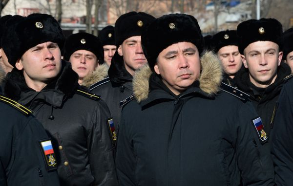 Vladivostok da la bienvenida a los buques de combate de la Flota del Pacífico de Rusia - Sputnik Mundo