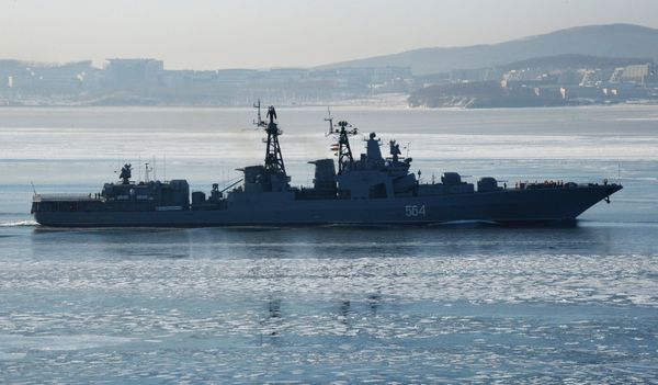 Vladivostok da la bienvenida a los buques de combate de la Flota del Pacífico de Rusia - Sputnik Mundo