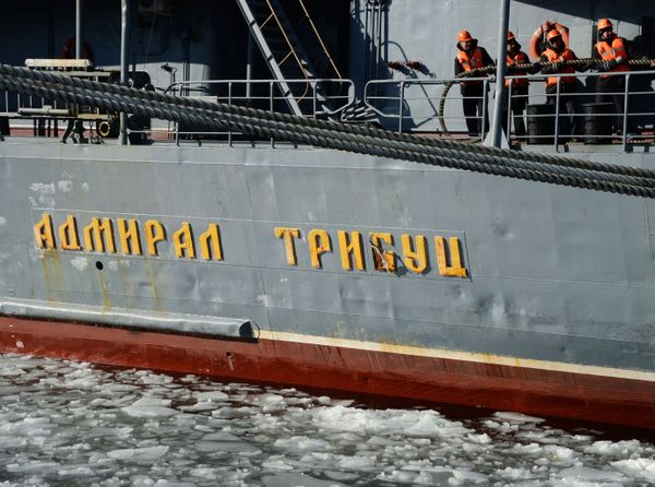 Vladivostok da la bienvenida a los buques de combate de la Flota del Pacífico de Rusia - Sputnik Mundo