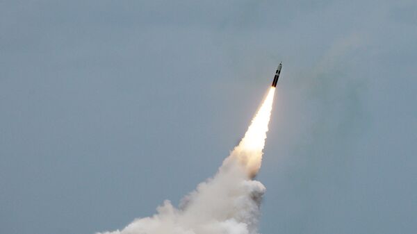 ATLANTIC OCEAN (August 31, 2016) An unarmed Trident II D5 missile launches from the Ohio-class fleet ballistic-missile submarine USS Maryland (SSBN 738) off the coast of Florida. The test launch was part of the U.S. Navy Strategic Systems Programs demonstration and shakedown operation certification process - Sputnik Mundo