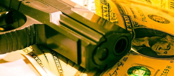 Arma y dinero Arma y dinero - Sputnik Mundo
