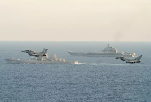 Buques y aviones de la OTAN escoltan a la agrupación de portaviones rusos en su vuelta desde Siria Buques y aviones de la OTAN escoltan a la agrupación de portaviones rusos en su vuelta desde Siria - Sputnik Mundo