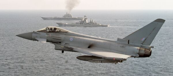 Buques y aviones de la OTAN escoltan a la agrupación de portaviones rusos en su vuelta desde Siria - Sputnik Mundo