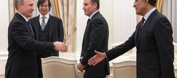 El presidente ruso se encuentra con los inversionistas extranjeros que participaron en la privatización de un 19,5% de los activos de Rosneft - Sputnik Mundo