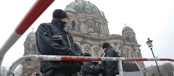 Police secure the area near the Berliner Dom prior to the state funeral of former German President Roman Herzog in Berlin, Germany, January 24, 2017 - Sputnik Mundo