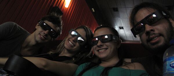 Gente en el cine - Sputnik Mundo