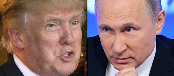 (COMBO) This combination of pictures created on December 30, 2016 shows a file photo taken on December 28, 2016 of US President-elect Donald Trump (L) in Palm Beach, Florida; and a file photo taken on December 23, 2016, of Russian President Vladimir Putin speaking in Moscow. - Sputnik Mundo
