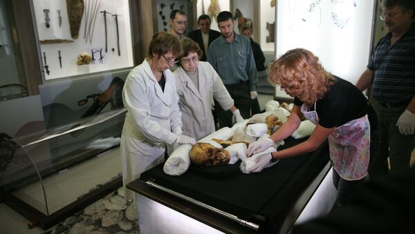 Traslado de la momia de la Princesa de Altái (archivo) Traslado de la momia de la Princesa de Altái (archivo) - Sputnik Mundo