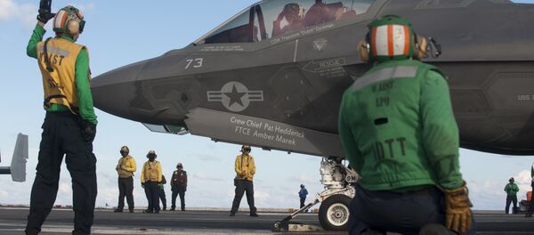 Preparación para el despegue de un F-35C desde USS Dwight D. Eisenhower - Sputnik Mundo
