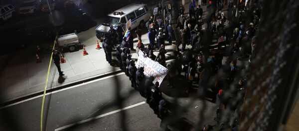 Estadounidenses protestan contra el decreto de Trump sobre los refugiados - Sputnik Mundo