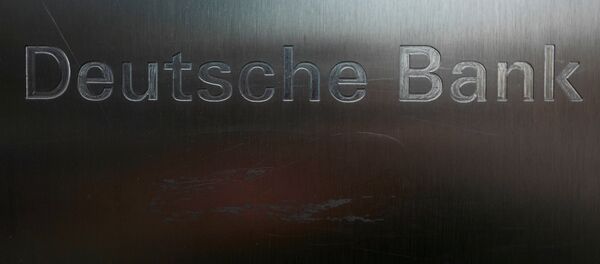 Scratches are seen on the logo of Germany's Deutsche Bank in Frankfurt Scratches are seen on the logo of Germany's Deutsche Bank in Frankfurt - Sputnik Mundo