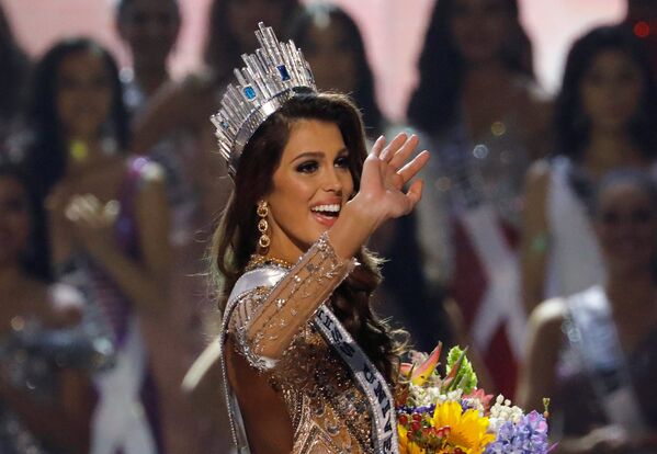 Bellas para todos los tiempos: las coronadas en la historia de Miss Universo - Sputnik Mundo