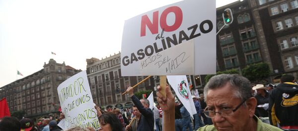 Protesta contra aumento de precios de gasolina, México - Sputnik Mundo