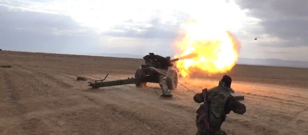 Militares sirios bombardean zonas controladas por insurgentes - Sputnik Mundo