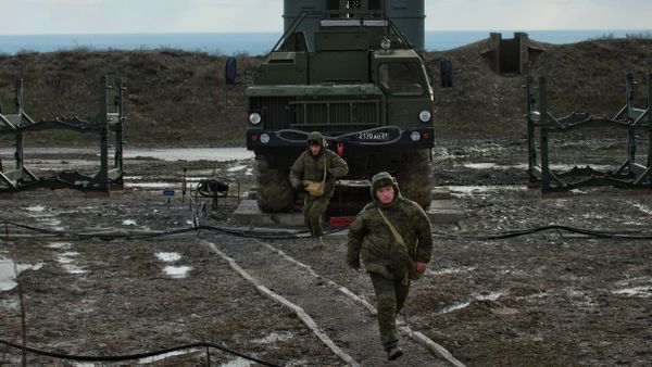Зенитный ракетный комплекс С-400 Триумф полка противовоздушной обороны в Феодосии Зенитный ракетный комплекс С-400 Триумф полка противовоздушной обороны в Феодосии - Sputnik Mundo