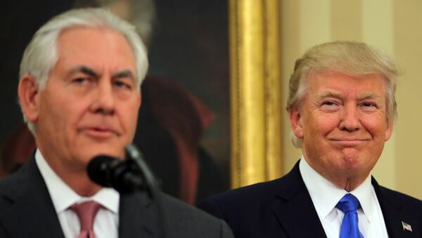 Rex Tillerson, secretario de Estado de EEUU, y Donald Trump, presidente de EEUU - Sputnik Mundo