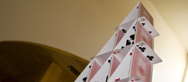 Un castillo de naipes - Sputnik Mundo