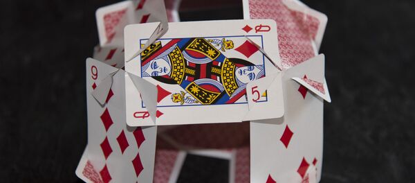 Una casa de naipes - Sputnik Mundo