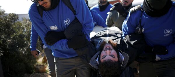 Policías israelíes desaloja a los colonos atrincherados en la sinagoga de la colonia de Amona - Sputnik Mundo