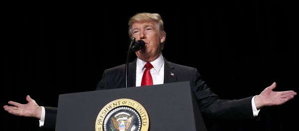 Donald Trump durante la rueda de prensa con motivo del desayuno de oración nacional - Sputnik Mundo